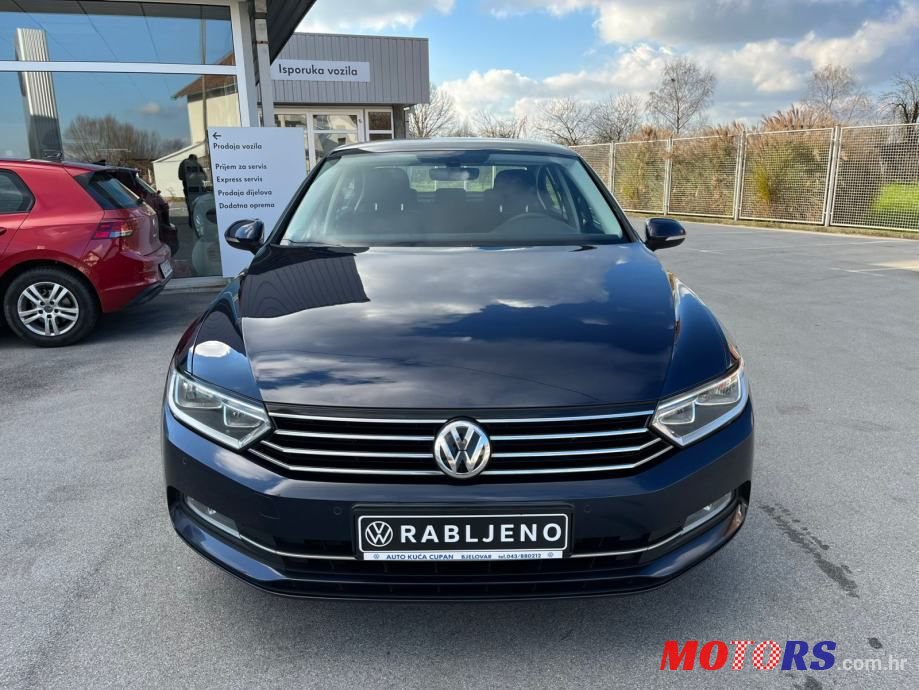 2015' Volkswagen Passat photo #2