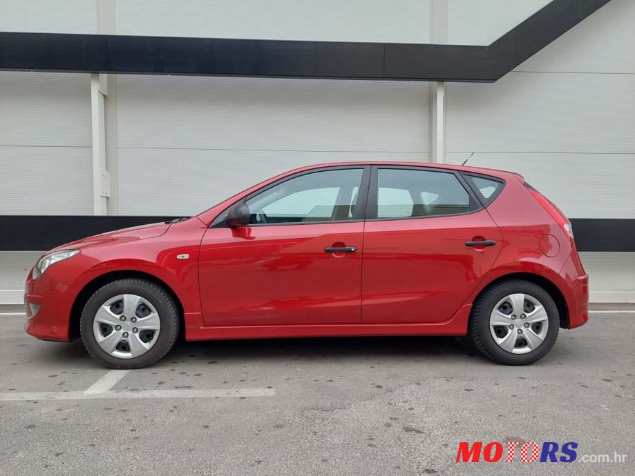 2011' Hyundai i30 1,6 Crdi photo #2