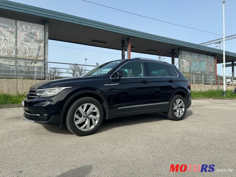 2023' Volkswagen Tiguan 2,0 photo #2