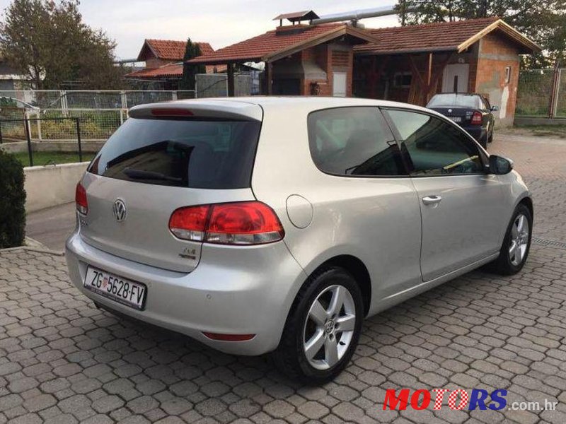 2010' Volkswagen Golf VI 1,6 Tdi photo #2