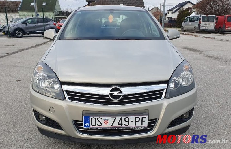 2010' Opel Astra Karavan photo #2