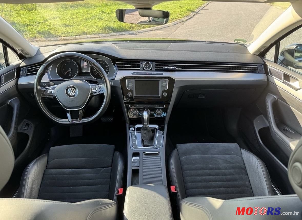 2016' Volkswagen Passat photo #6