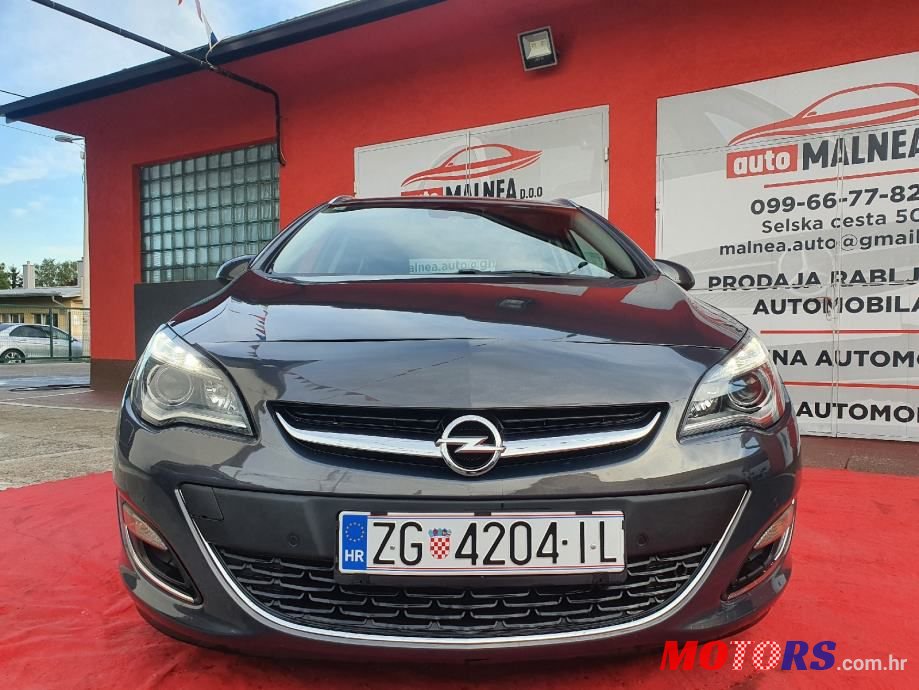 2013' Opel Astra Karavan photo #3