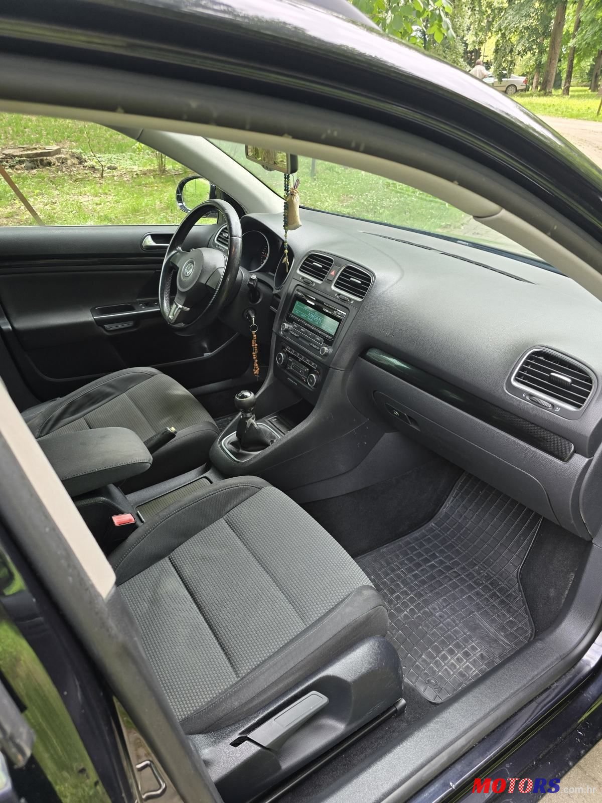 2011' Volkswagen Golf VI Variant photo #2