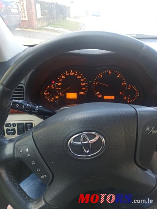 2005' Toyota Avensis photo #6