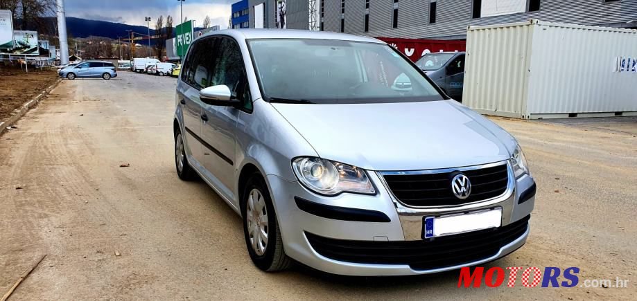 2009' Volkswagen Touran 1,9 Tdi photo #3