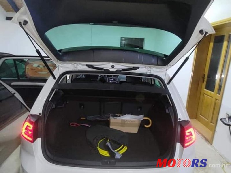 2015' Volkswagen Golf VII E-Golf photo #5