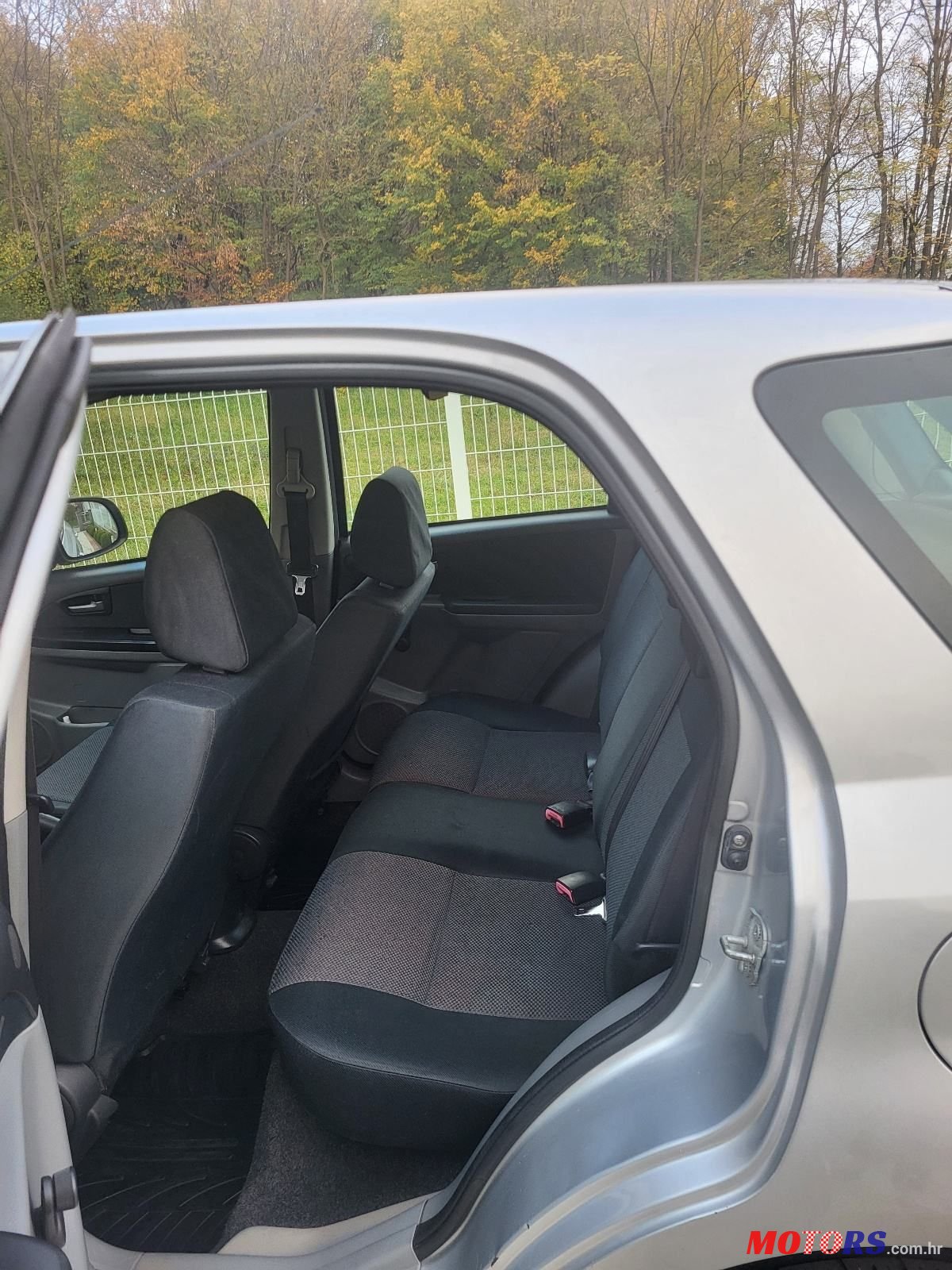 2005' Suzuki SX4 1.5 photo #5