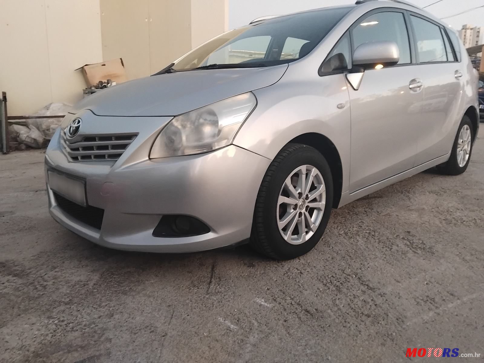 2012' Toyota Verso 2.0 D-4D Family photo #3