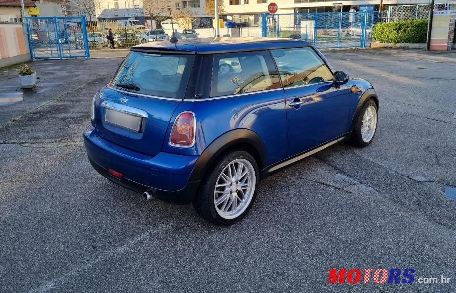 2009' MINI Cooper Cooper D photo #4