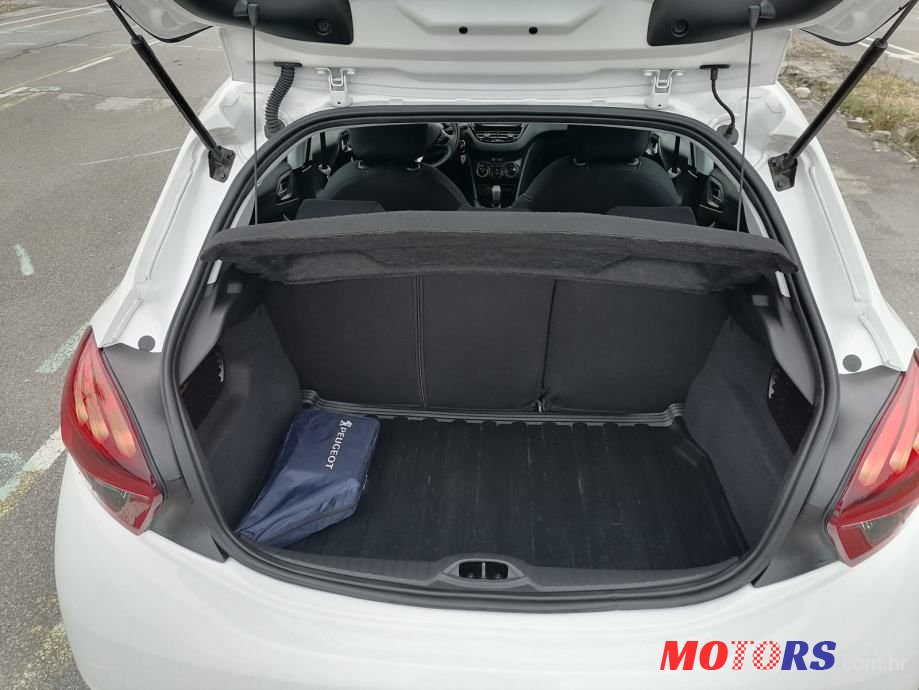 2021' Peugeot 208 photo #6