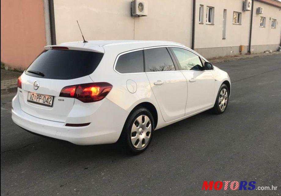 2011' Opel Astra Karavan photo #1