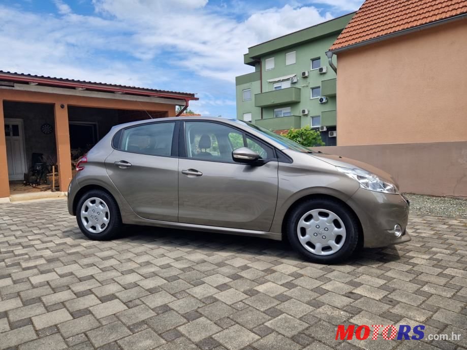 2013' Peugeot 208 1.4 photo #4