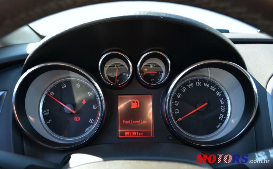 2015' Opel Astra photo #3