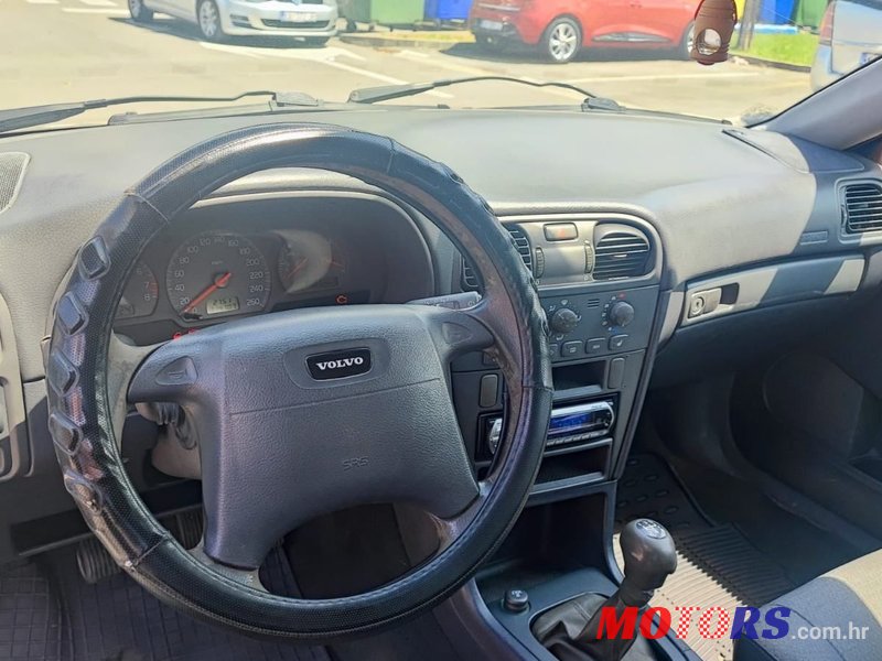 2001' Volvo V40 2,0 photo #5