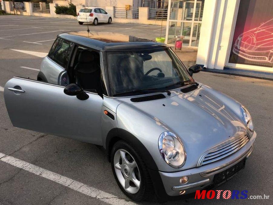 2002' MINI Cooper Mini One photo #2