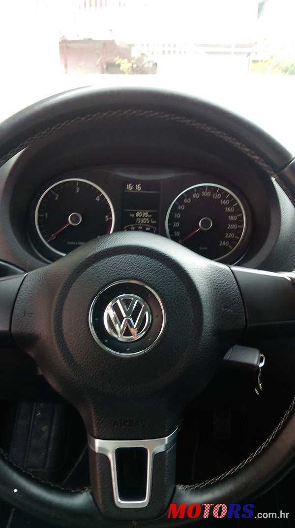 2011' Volkswagen Polo photo #4