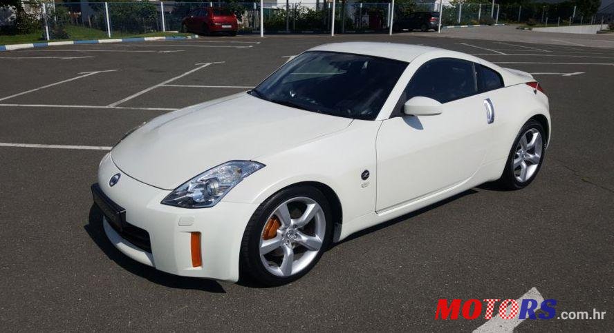 2011' Nissan 350Z Coupe photo #1