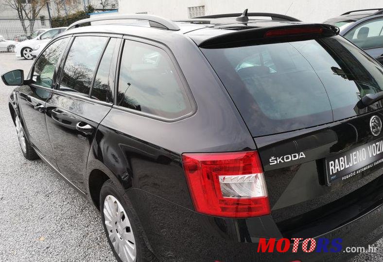 2008' Volkswagen Octavia Combi photo #2