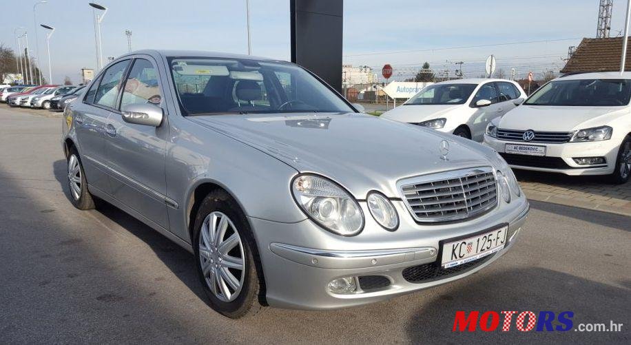 2002' Mercedes-Benz E-Class 220 Cdi photo #2