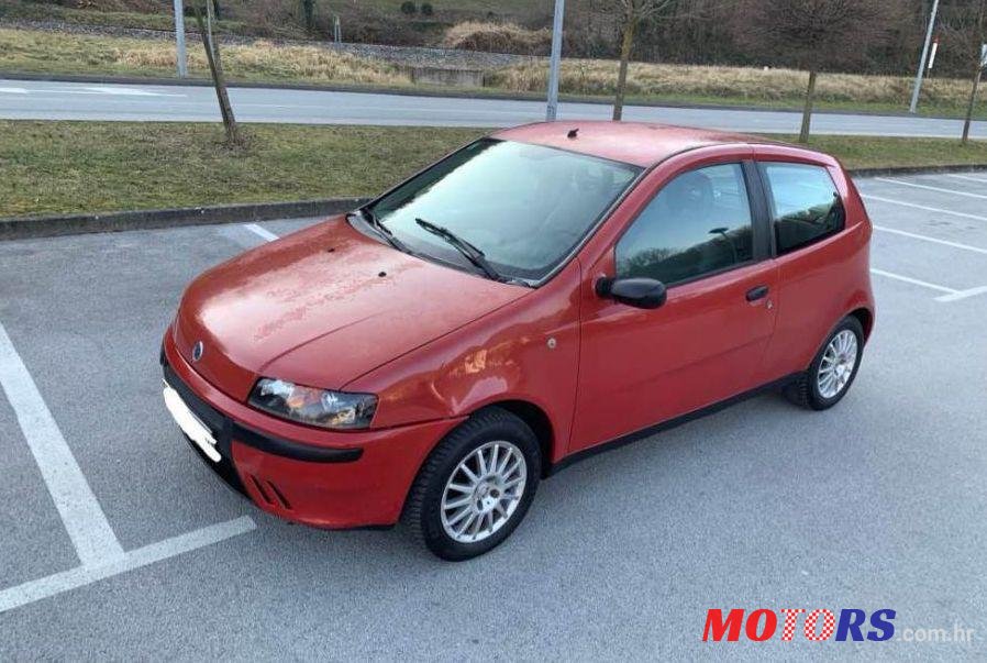 2001' Fiat Punto 1.9D photo #1