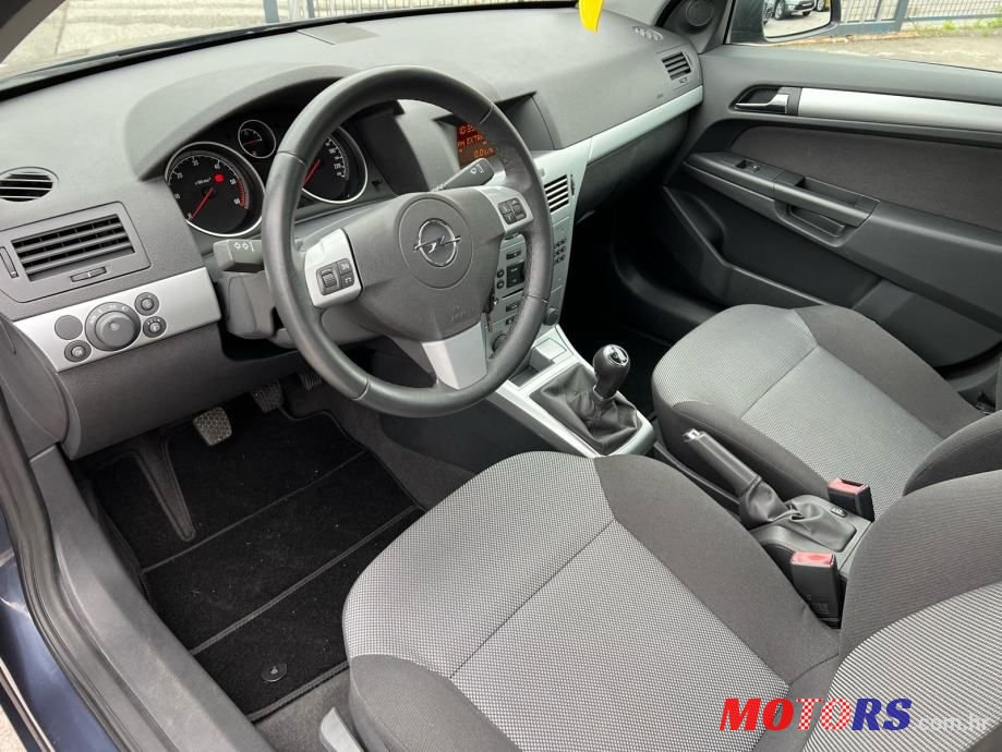 2009' Opel Astra photo #5