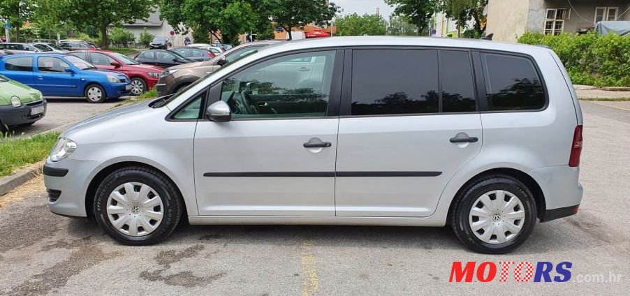 2009' Volkswagen Touran 1,9 Tdi photo #1