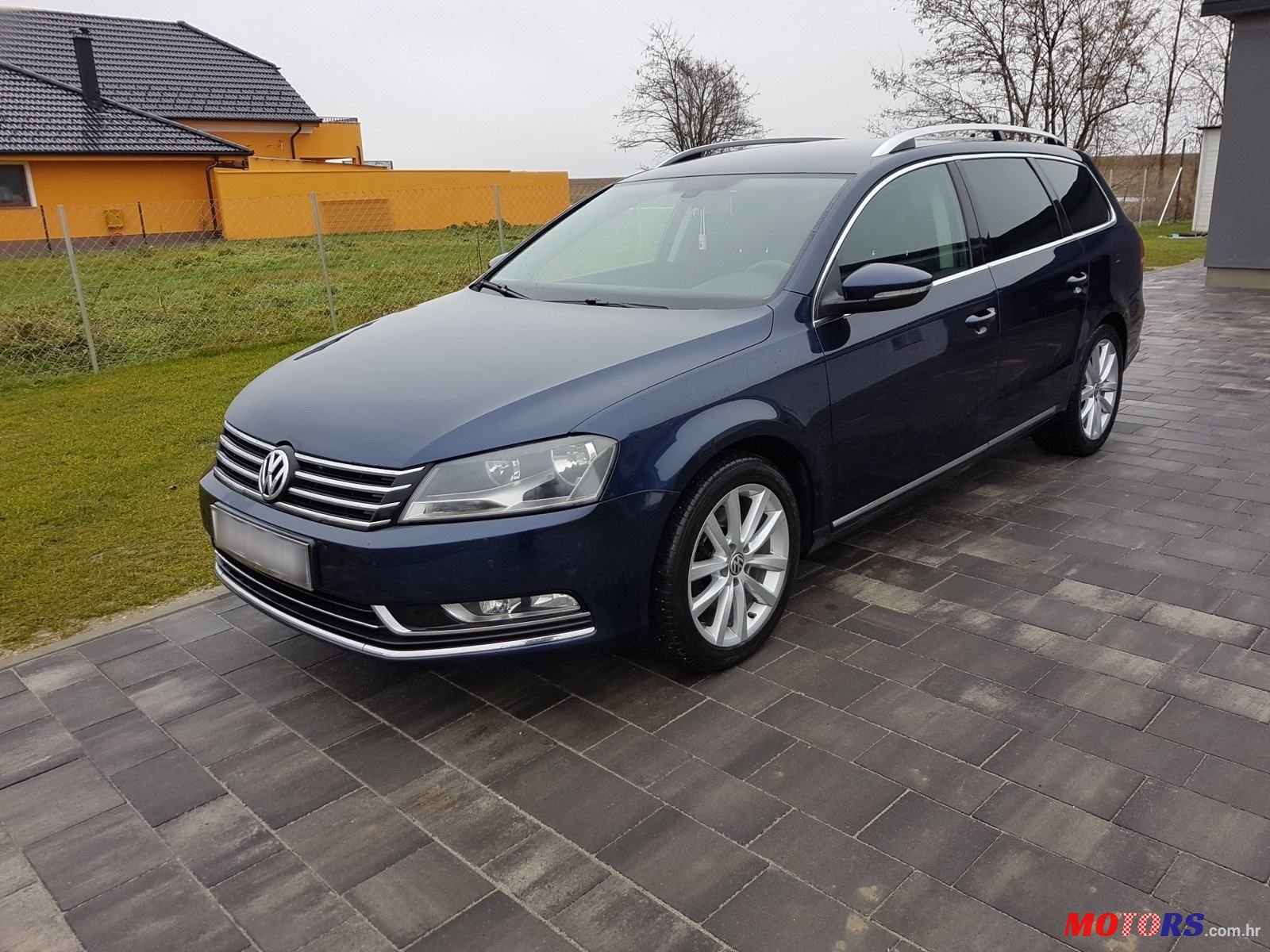 2012' Volkswagen Passat Variant photo #1