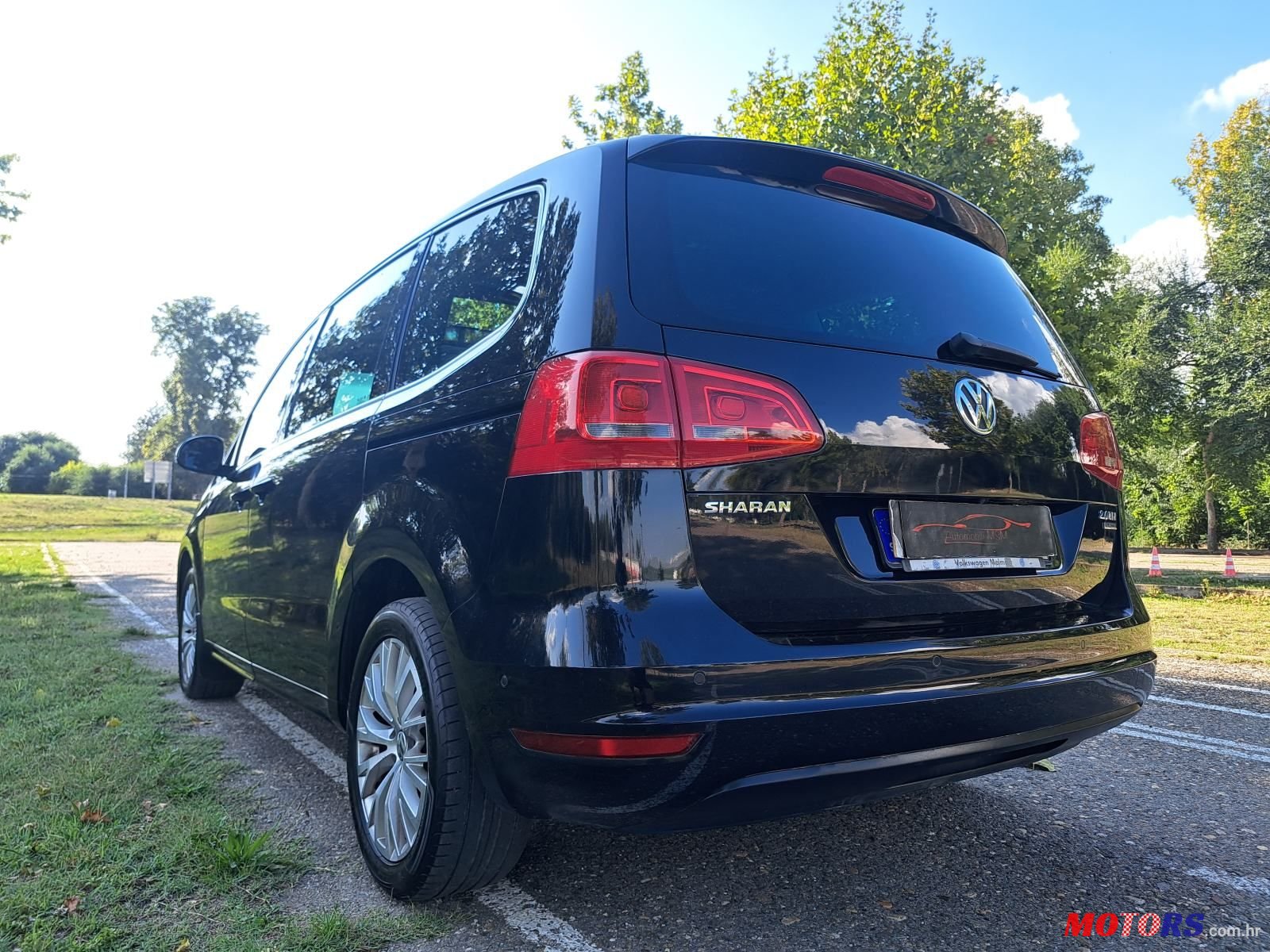 2011' Volkswagen Sharan 2,0 Tdi Bmt photo #3