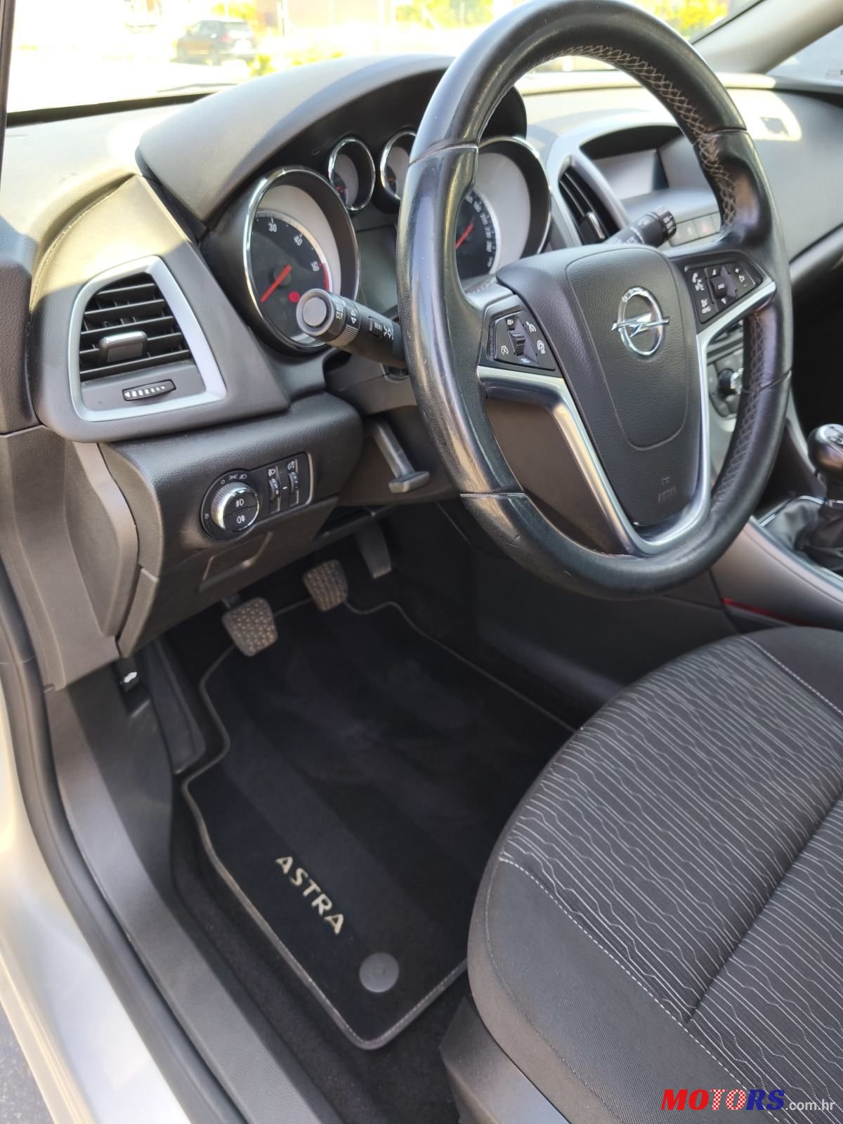 2015' Opel Astra Karavan photo #1