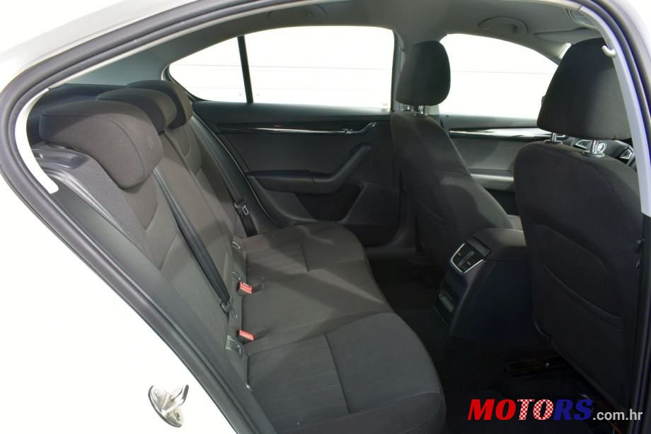 2018' Skoda Octavia 1.6 Tdi Style photo #6