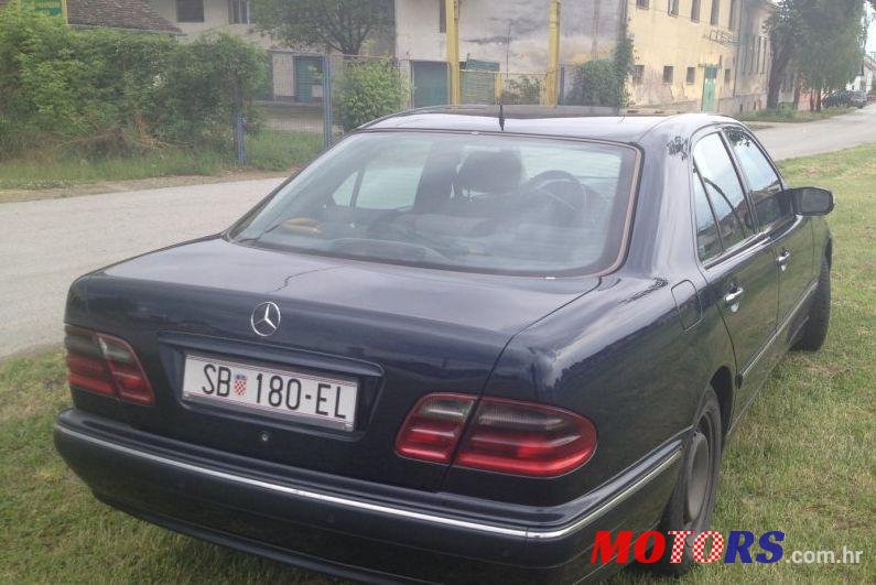 2001' Mercedes-Benz E-Klasa 220 photo #2