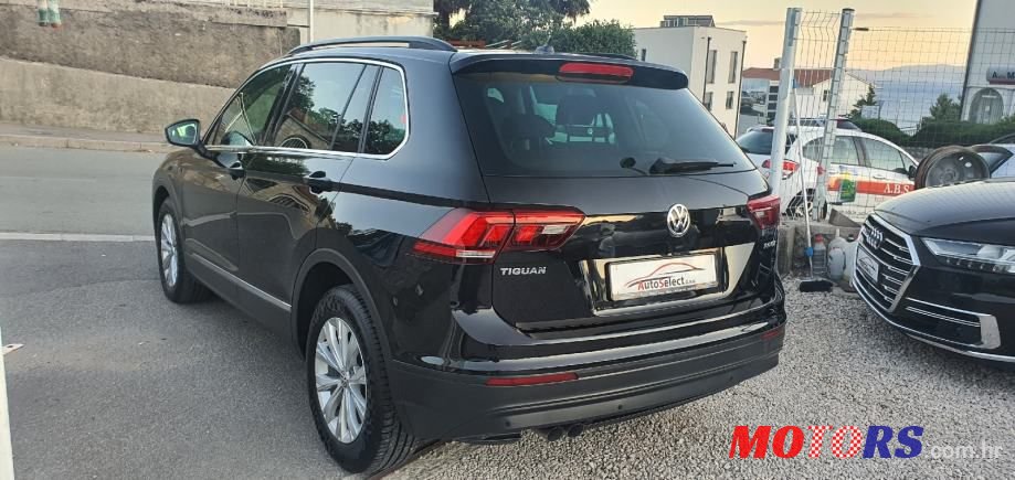 2017' Volkswagen Tiguan photo #6
