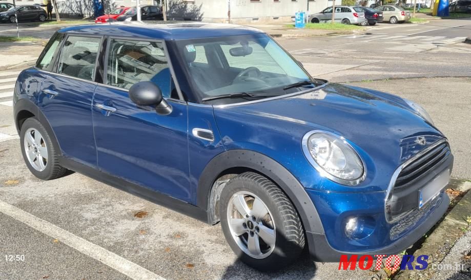 2017' MINI Cooper Diesel F55 photo #2