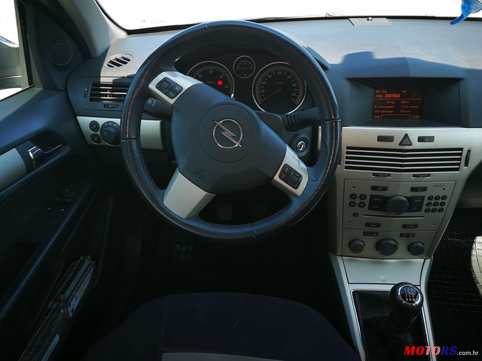 2007' Opel Astra H photo #2