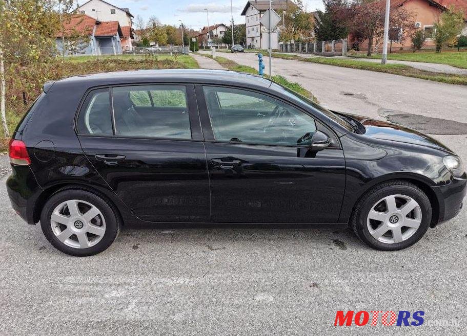 2010' Volkswagen Golf VI 1,6 Tdi photo #1