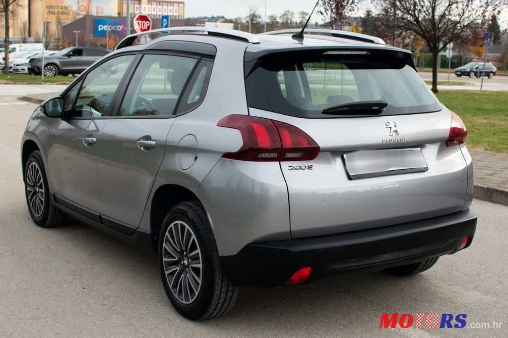 2019' Peugeot 2008 1,2 Puretech photo #5