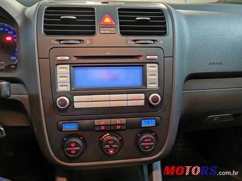 2008' Volkswagen Golf V 1,9 Tdi photo #5