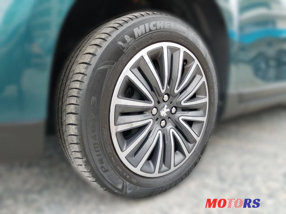 2018' Peugeot 2008 photo #6