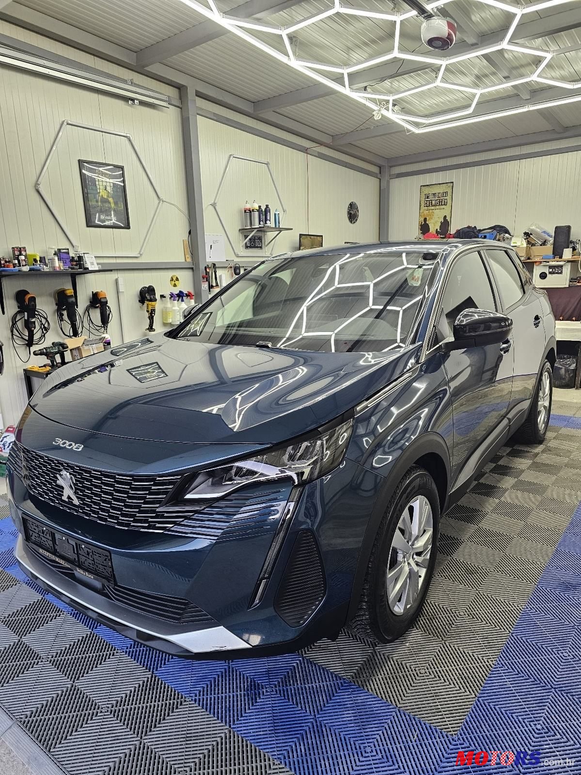 2023' Peugeot 3008 1,5 photo #1