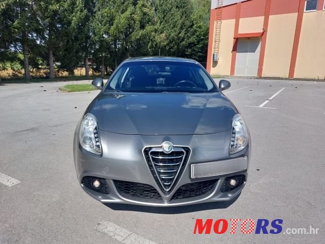 2013' Alfa Romeo Giulietta photo #2