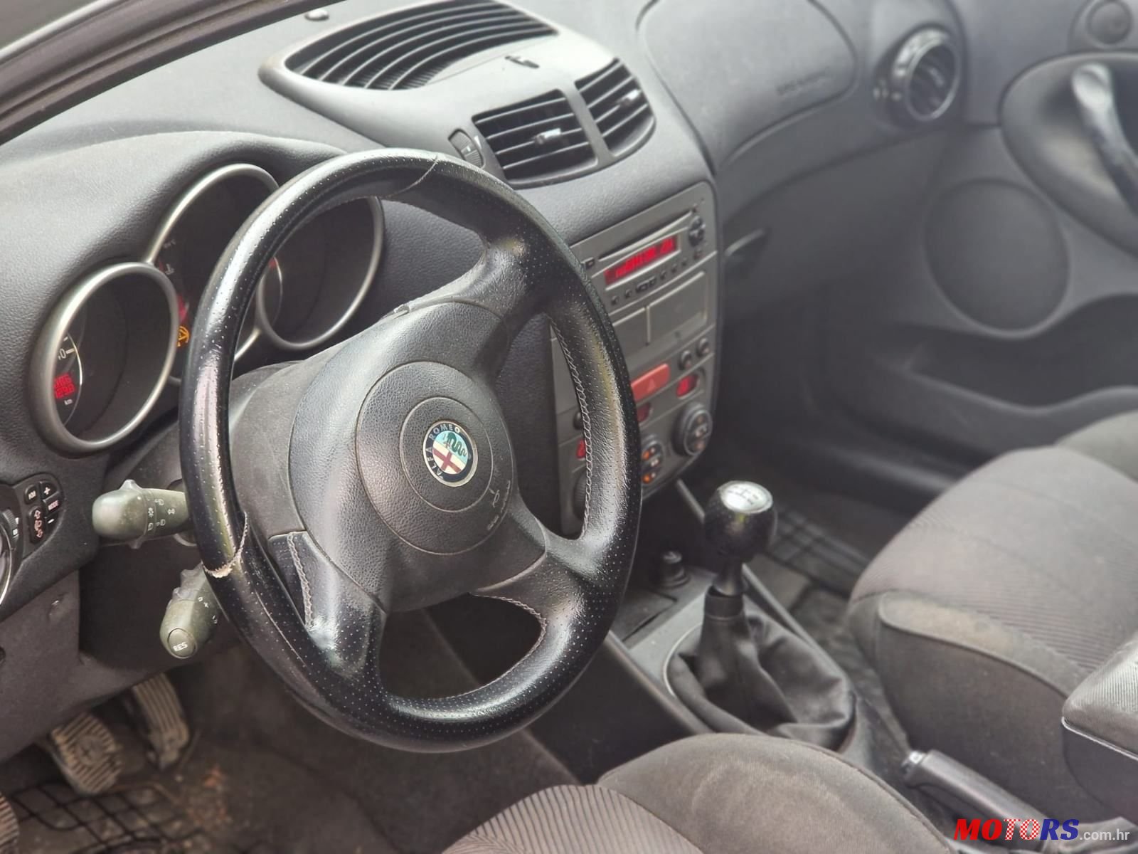 2004' Alfa Romeo 147 1,9 Jtd photo #4