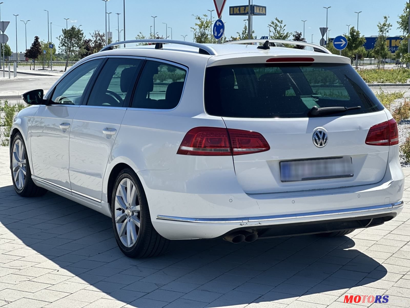 2011' Volkswagen Passat Variant photo #4