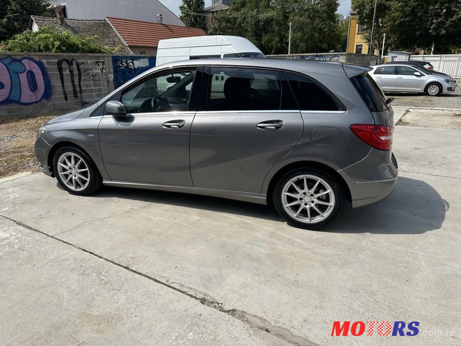 2011' Mercedes-Benz B-Klasa 200 Cdi photo #3