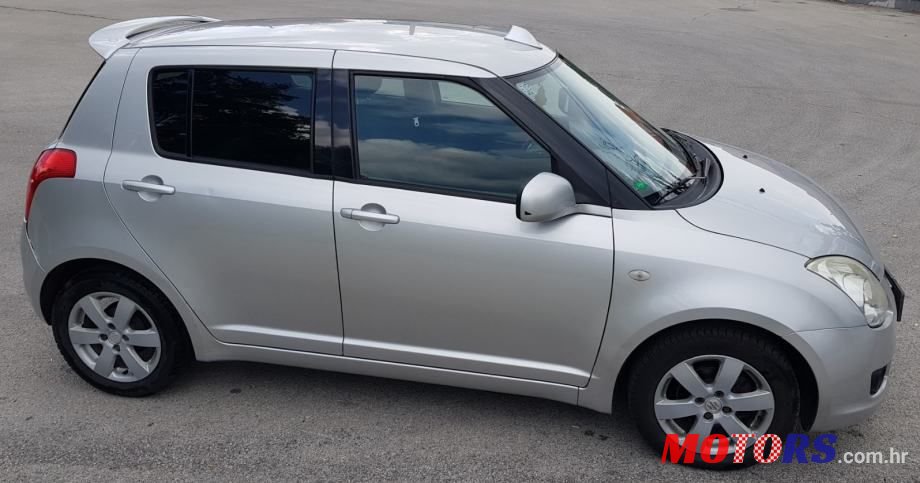 2009' Suzuki Swift 1,3 Glx photo #2