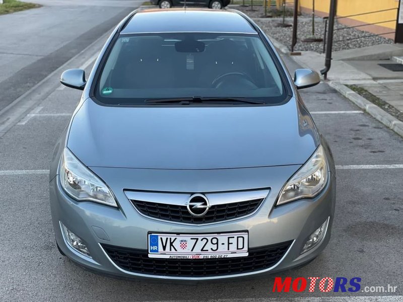 2011' Opel Astra Karavan photo #2