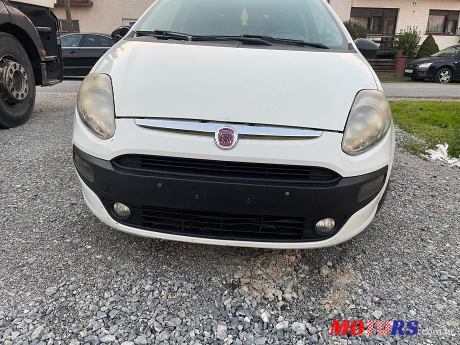 2011' Fiat Punto Evo photo #5