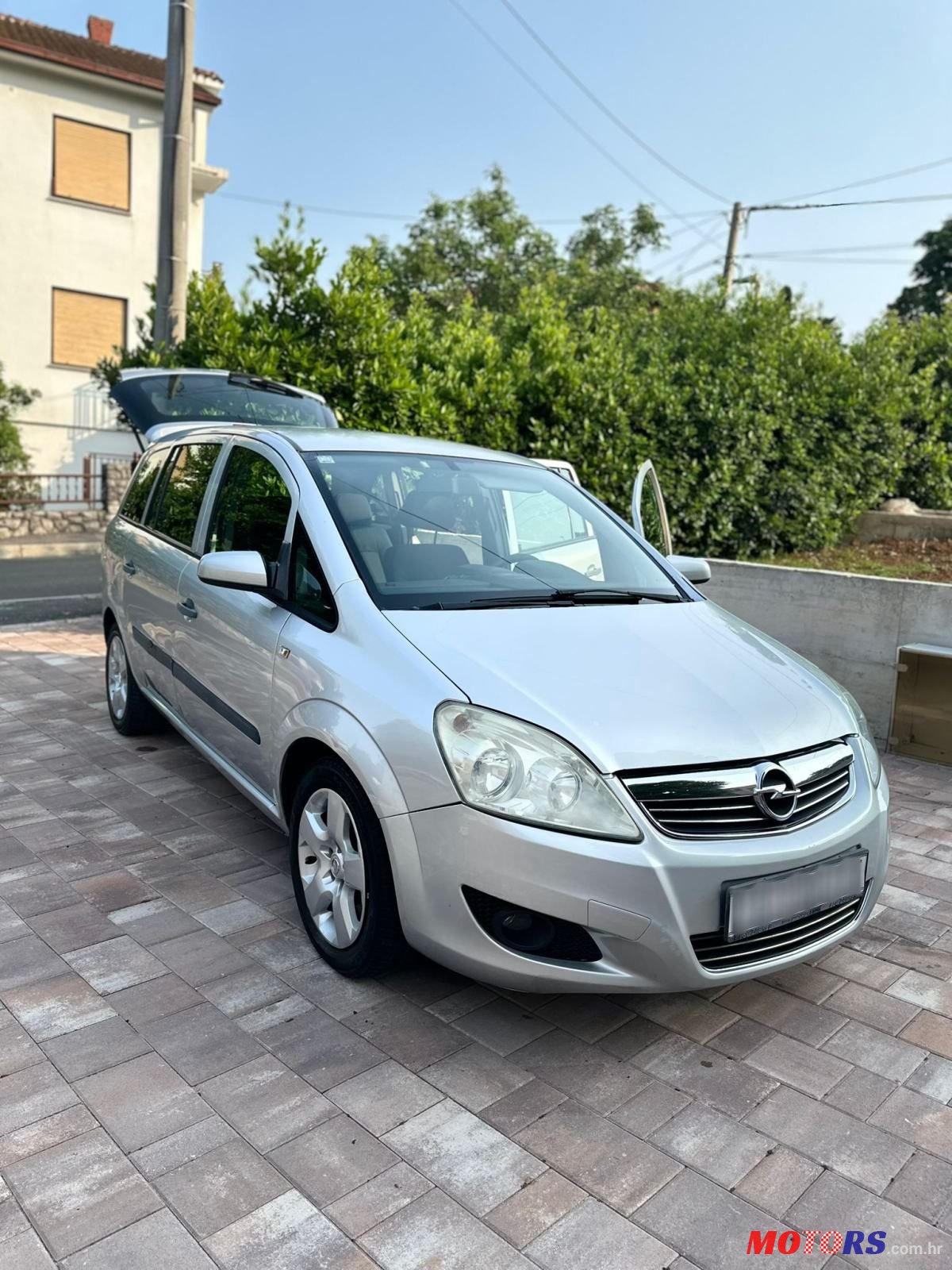 2008' Opel Zafira 1,9 Cdti photo #1