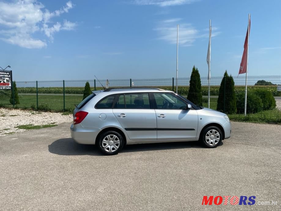 2009' Skoda Fabia Combi photo #4