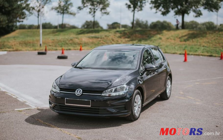 2017' Volkswagen Golf 7 1,6 Tdi Bmt photo #1